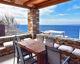 Stone villa with a sea water swimming pool and a sea and sunset view - Ιουλίδα - Μπαλκόνι