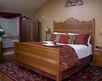 Heartstone Inn - Eureka Springs - Schlafzimmer