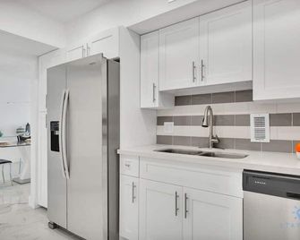 Special Offer - Balcony - Beachfront Condo - Gym - Hollywood