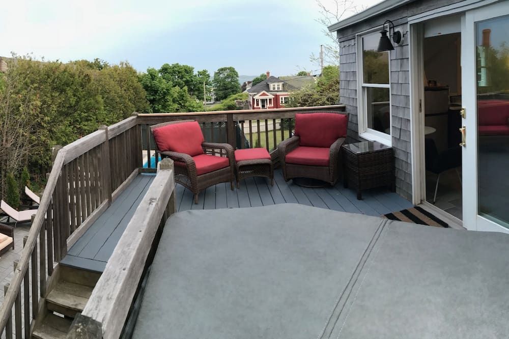 In Town Private Studio with Hot Tub! - Lubec - Balcony