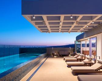 The Tower at St Raphael Resort - Limassol - Uima-allas