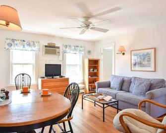 Community beach and sundeck - Provincetown - Wohnzimmer