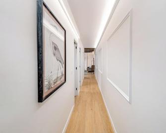 BeBarceloner Eixample Apartments - 4 bedrooms - Barcelona - Flur