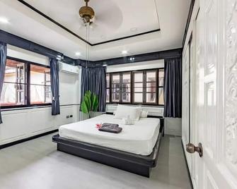 Villa Cologne@Nanai villa\n\n - Patong - Schlafzimmer