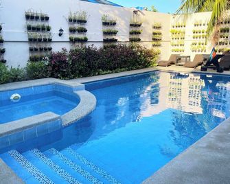 Stardust Beach Hotel - Lian - Piscina