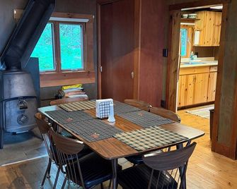 Bay of the Moon at Wolf Point - Pet Friendly! - Crane Lake - Dining room