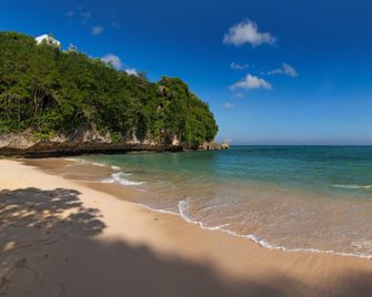 The Aliga Hotel - Padang - Beach