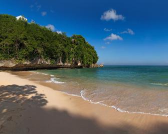 Jesnic Hotel - Padang - Beach
