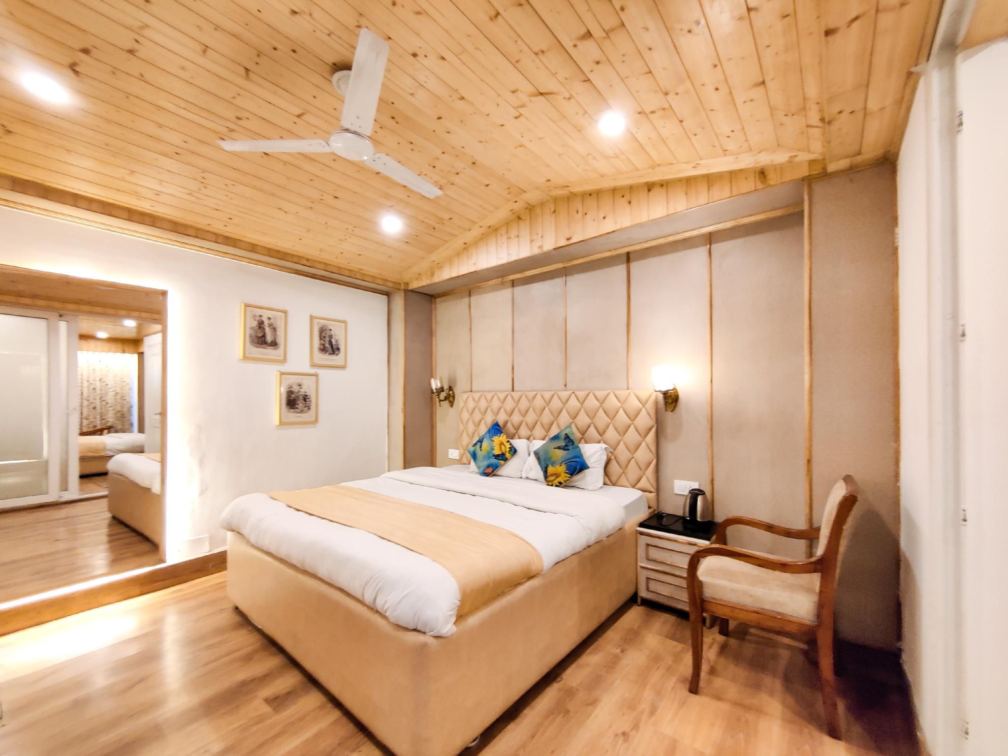 Hotel Prashant Mall Road Shimla - شيملا - غرفة نوم
