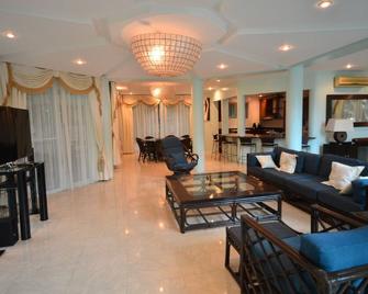 Pinjalo Resort - Boracay - Oturma odası