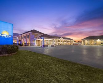 Days Inn by Wyndham St. Charles IL - Saint Charles - Building