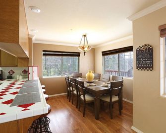 Fabulous Lake Views From All Decks!! - Lake Arrowhead - Comedor