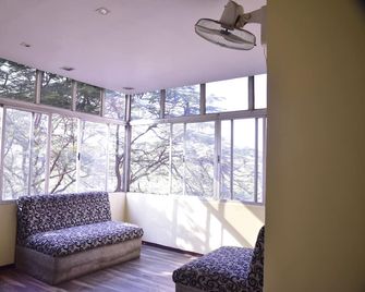 Hotel Drishti Inn - Nagpur - Wohnzimmer