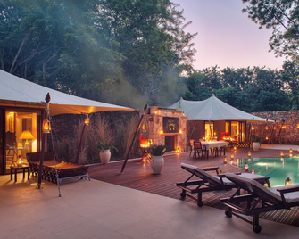 Sunrise Desert Resort With Swimming Pool - Sām - Piscina