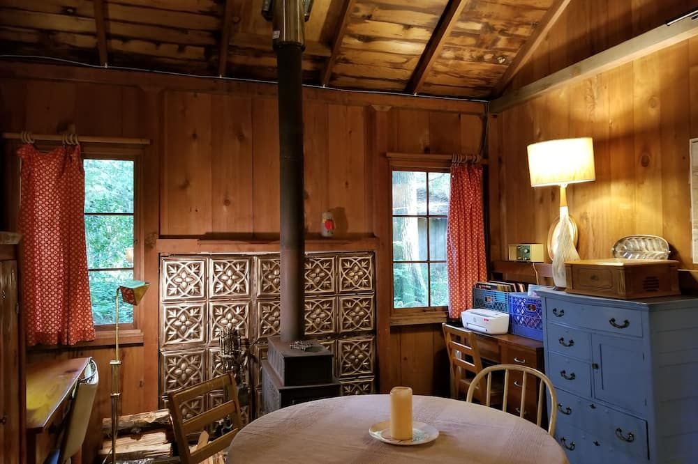 NEW! Judy's Vintage Mt. Hood Cabin. Kid, dog-friendly. Hi speed Wi-fi. - Brightwood - Comedor