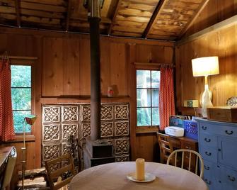NEW! Judy's Vintage Mt. Hood Cabin. Kid, dog-friendly. Hi speed Wi-fi. - Brightwood - Comedor