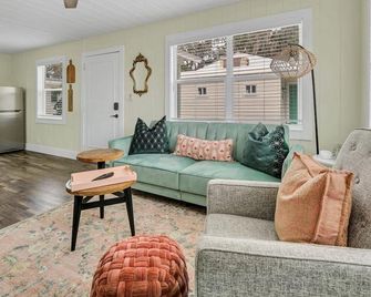 Safety Harbor Motel - Safety Harbor - Living room