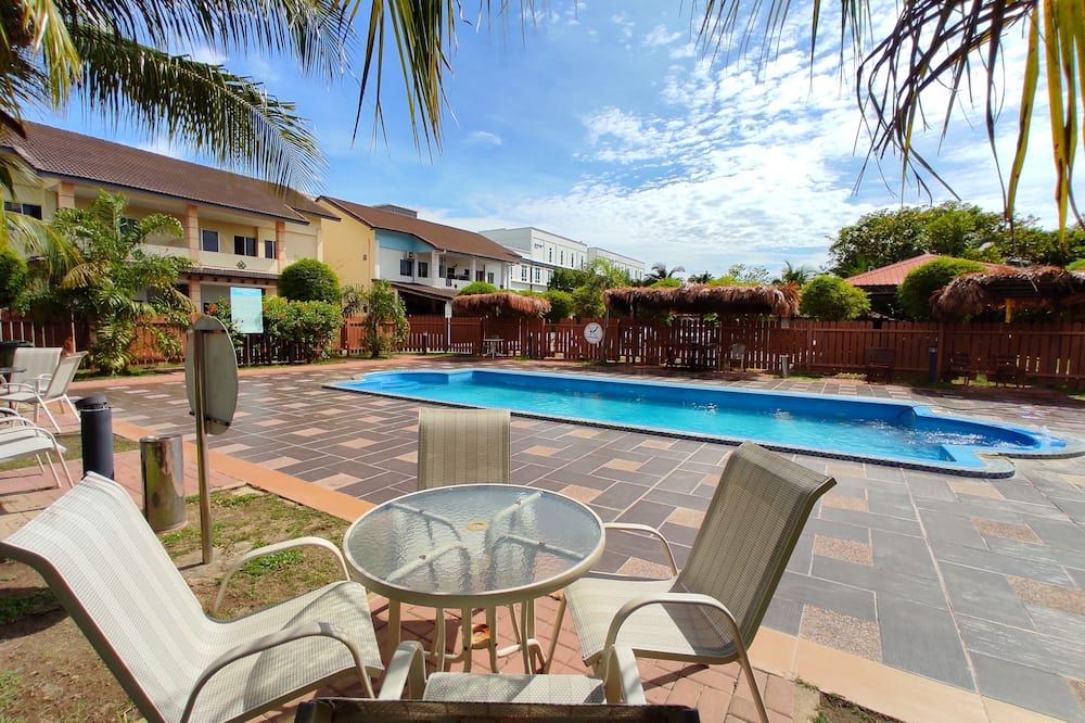 شيل أوت سينانغ بيتش ريزورت