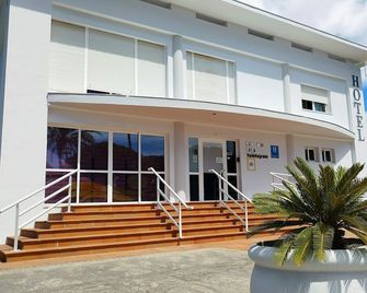Hotel Playa de Valdelagrana - El Puerto de Santa María - Building