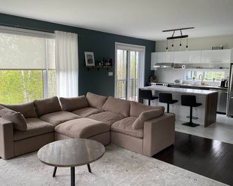 Le point de rencontre des Éboulements - Les Éboulements - Living room