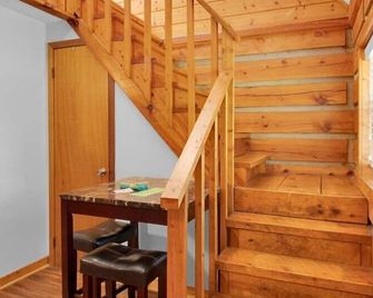 Studio Cabin with Loft near Smoky Mountains - Pigeon Forge - Stairs