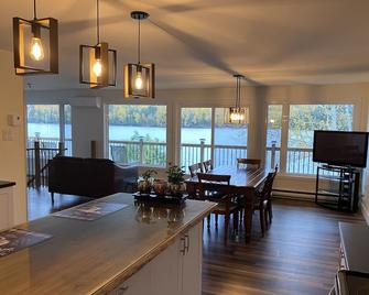 Lakeside cottage in the upper Laurentians - Lac-Saguay - Comedor