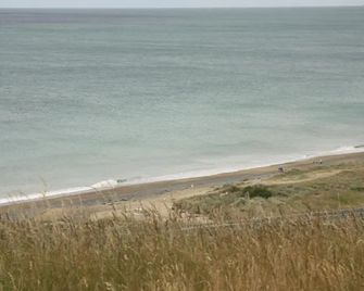 Old Bones Lodge - Oamaru - Strand