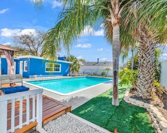 The Blue Villa - Luxury Clearwater By Bluebellaestate - Largo - Pool