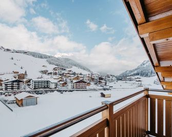 Fernsicht Alpen-Apartments - Lech am Arlberg - Balcony