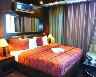 Bling International Hotel Multan - Multān - Bedroom
