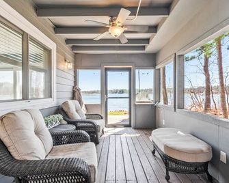 Hartley Lake Hideaway - The Perfect Getaway! - Brainerd - Living room