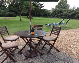 Luxury gite close to Le Loir, cycle network, chateaux and wine region - Vaas - Patio
