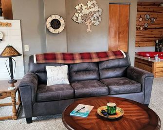 Parkers Hideaway on the White River/Sycamore Cabin - Eureka Springs - Sala de estar
