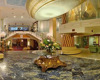 Grand Hotel La Pace - סורנטו - לובי