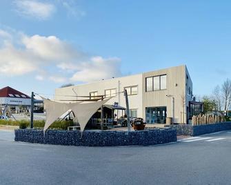 Comfortable vacation home harmoniously nestled in the Port Greve park - Zeeland - Brouwershaven - Building