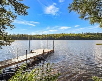 Quintessential Maine cabin w/ private waterfront - Augusta