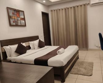 Akshay corporate hotel - Gurugram - Schlafzimmer