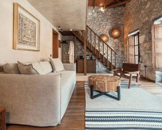 Kaseas Boutique Hotel - Neo Oitylo - Wohnzimmer