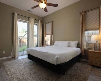 The Old Mill Retreat Sleeps 6! - Bend - Camera da letto