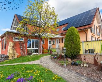Hotel & Gästehaus Im Ziegelweg garni - Rust - Building