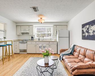 Inviting Sarasota Cottage 5 Mi to Beach Access! - Sarasota - Salon