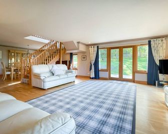 Oakwoods House - a house that sleeps 10 guests in 4 bedrooms - Drymen - Pokój dzienny