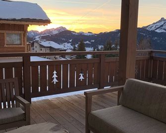 Luxury chalet, ski-in ski-out, Nordic bath and billiards - Crest-Voland - Balcony