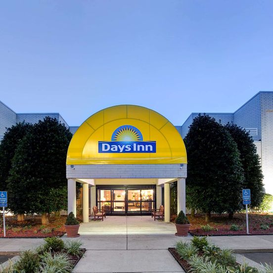 Building view of Days Inn by Wyndham Newport News City Center Oyster Point