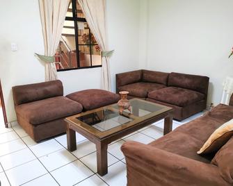 Hotel Armonía Hostal - San Salvador - Living room