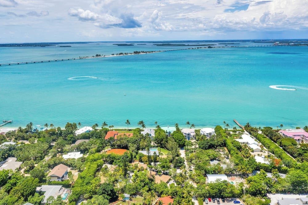 Macaw cottage, newly remodeled, walking distance to beach, shops, restaurants! - Sanibel - Edificio