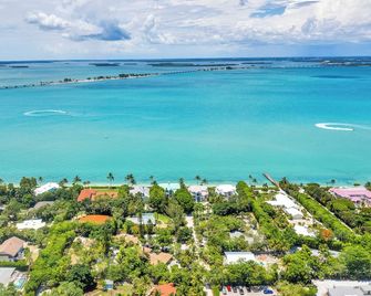 Macaw cottage, newly remodeled, walking distance to beach, shops, restaurants! - Sanibel - Edificio