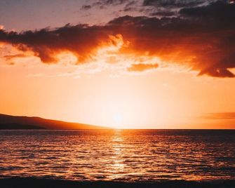 Private, Serene & Cute Cottage. Ocean Views & A/C. Near Hana Hwy. - Haiku-Pauwela - Beach