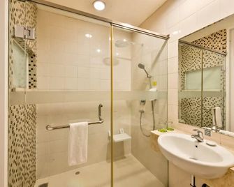 Hotel Neo Melawai - Jakarta - Bathroom