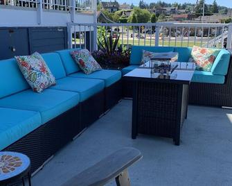 Located in the Heart of Historical Gig Harbor, next to Skansie Brothers Park - Gig Harbor - Patio